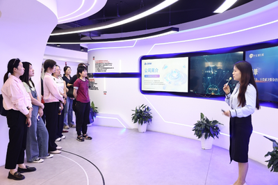 智能科技賦能傳播新路徑 2025新華智媒研修班學(xué)員實地探訪科技企業(yè)